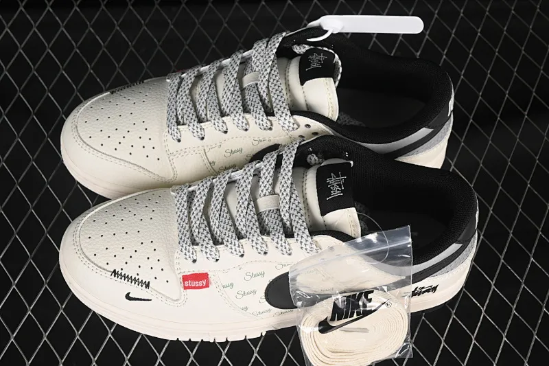 All categories Nk SB Dunk Series Nk SB Dunk Low High-end customized low-top sneakers Nike SB Dunk Low Stusi co-branded three-dimensional black hook Anniversary high-end customized low-top casual sneakers XS6089-537